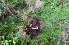 Detaljbild som visar anslutna stålelektroder.