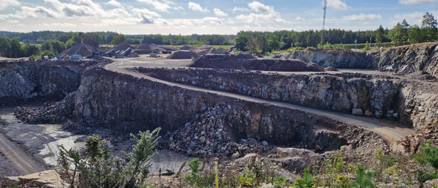 bergtäkt på avstånd