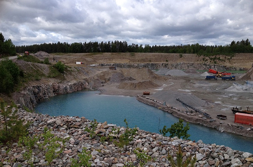 Foto av grus- och bergtäkt i Kjula
