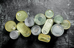 Flera aluminiumburkar sedda från ovan