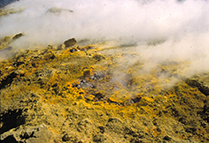 Svavelutfällningar från Vulcano, Lipariska öarna, Italien.