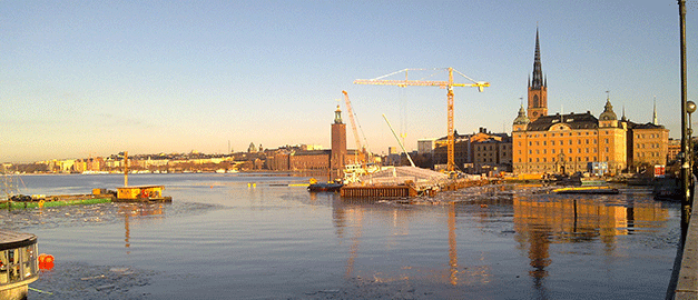 Bilden visar när citybanan byggdes i Stockholm. Vy över vattnet.