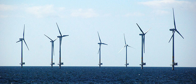 Bild på vindkraftverk i havet. Bild på vindkraftverk i havet.