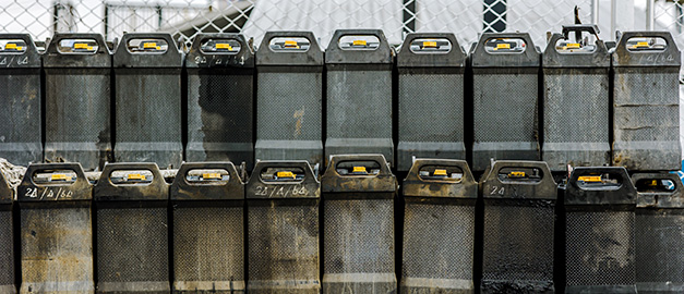 Bild på bilbatterier.