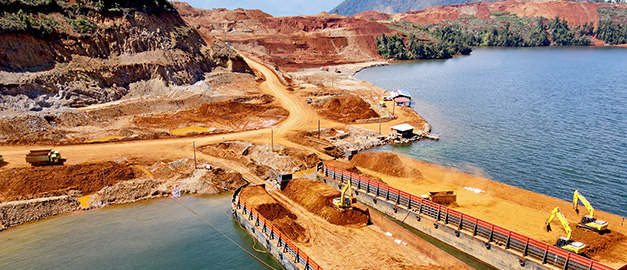 Bild på lastning av nickelmalm.