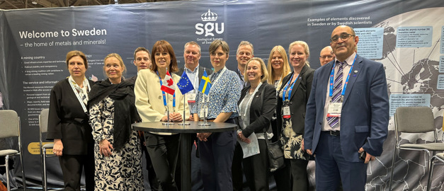 Bild på SGU:s personal på mässan PDAC tillsammans med Sveriges ambassadör i Kanada och Statssekreterare Sara Modig.