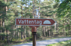 Skylt med texten "Vattentag". Foto.
