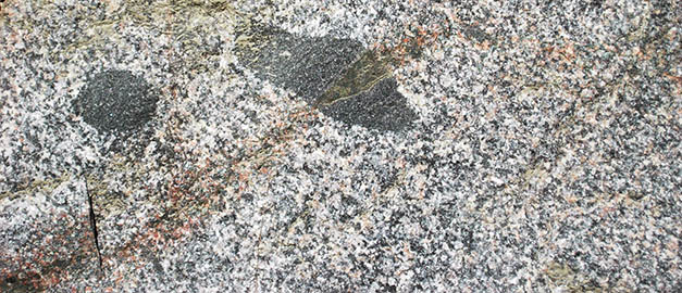 Närbild på berg.