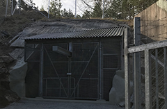 Porten vid Härsbackagruvan (före detta oljelager).