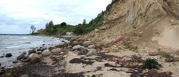 Stranderosion vid Hilleshögs dalars naturreservat på Skånes västkust Stranderosion vid Hilleshögs dalars naturreservat på Skånes västkust